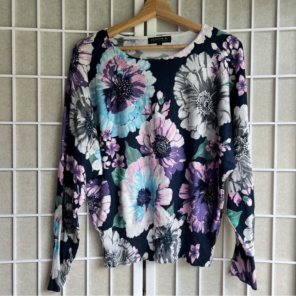 Joseph A. Full bloom floral long sleeve crewneck sweater Large